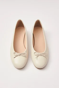 Shoes^Amour Vert Alohas Oriana Leather Ballet Flats Cream