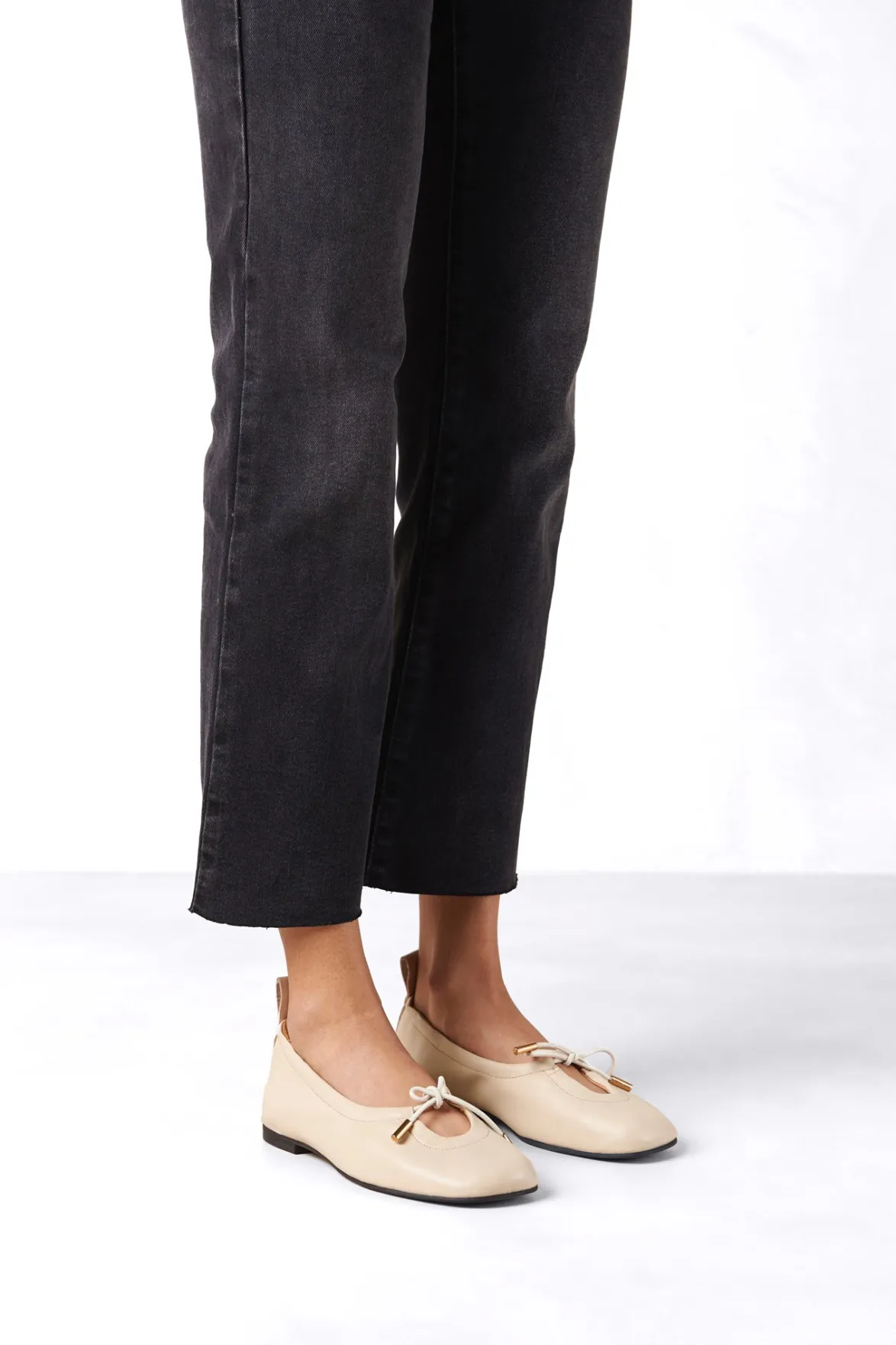 Shoes^Amour Vert Alohas Rosalind Leather Ballet Flat Cream
